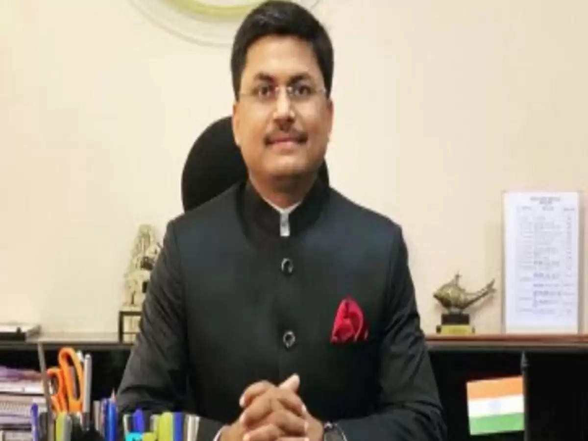 10 से ज्यादा बार फेल होने पर भी नहीं मानी हार, IAS बनकर युवाओं को दिया सफलता का मंत्र 