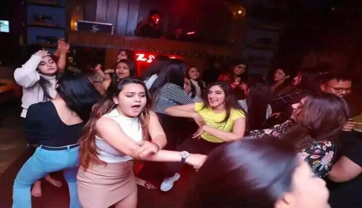 रात 10 बजे के बाद रंगीन हो जाती हैं Delhi की ये 5 जगहें, पूरी रात विदेशों जैसा रहता है माहौल