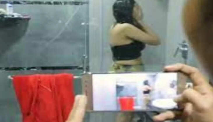 नौकर ने मालकिन का बना लिया Video, अब 2 लाख की कर रहा है डिमांड