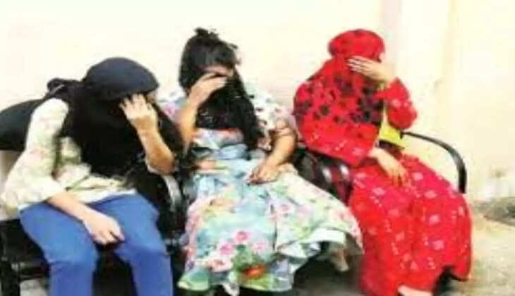 Bihar के हाटलों में पुलिस ने की छापेमारी, आपत्तिजनक हालत में पकड़े गए 42 युवक-युवती