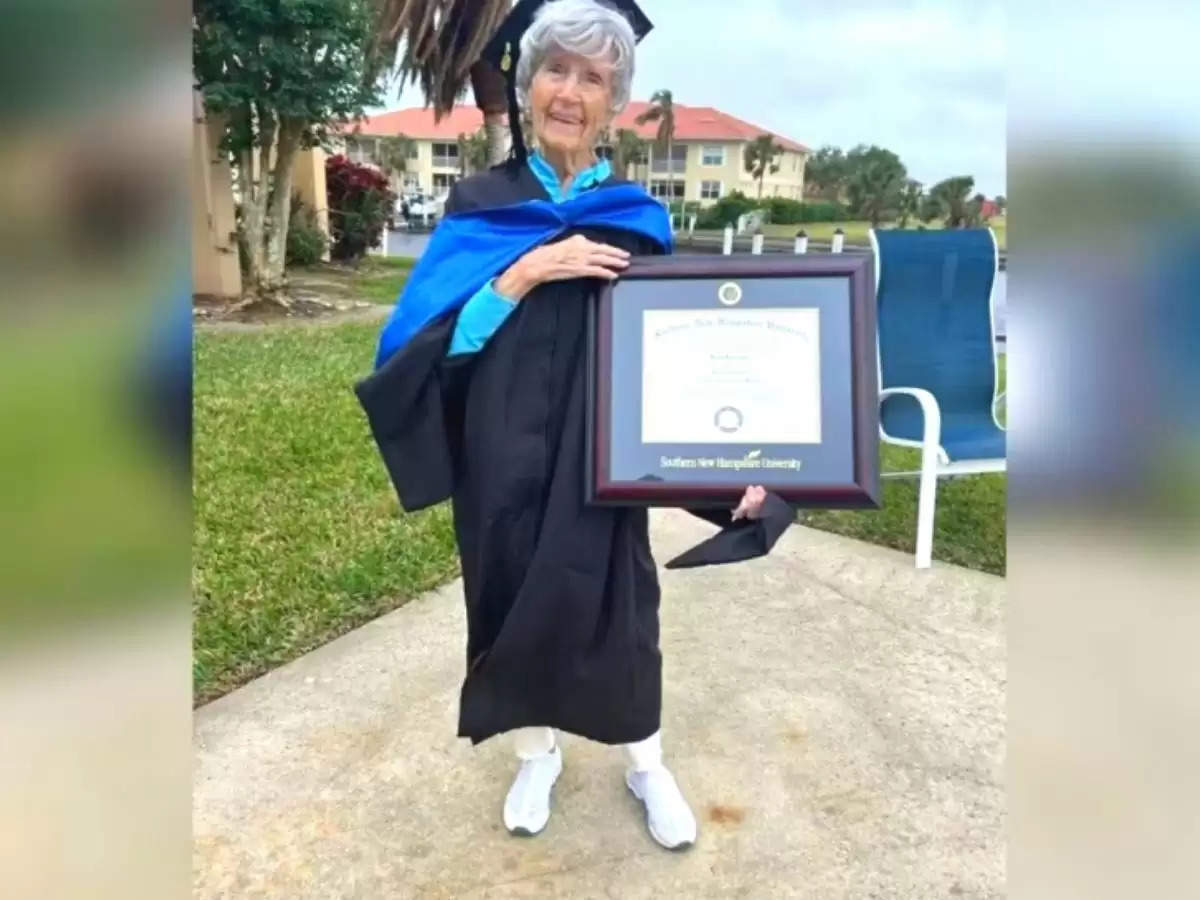 Inspirational story : 89 साल की उम्र में पूरी की ग्रजुएशन की डिग्री, दुनिया में मिसाल बनी ये महिला 