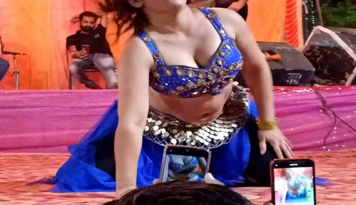 Haryanvi Video: गोरी नागोरी ने डांस में सेक्सी मूव्स देकर हिलाया स्टेज, फैंस हुए पागल