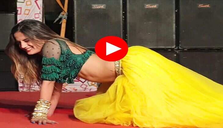 Haryanvi Dance Video : कोमल रंगीली ने स्टेज पर लेटकर किया डांस, अदा देख फैंस हुए दीवाने&nbsp;