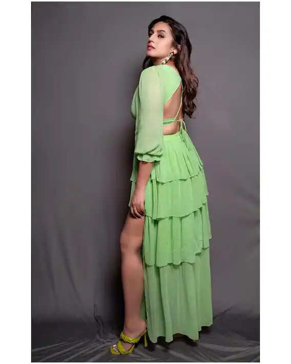 Huma Qureshi Hot Photos : हुमा कुरैशी ने करवाया हॉट फोटोशूट, फैंस का दिल करने लगा धक-धक 