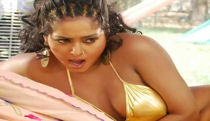 खेसारी लाल यादव ने अंजना के साथ नाईट में किया ये काम, देखें वीडियो