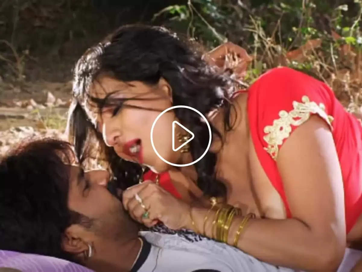Monalisa Romance Videos: पवन सिंह ने रजाई में मोनालिसा के साथ किया ऐसा रोमांस, एक्ट्रेस की निकली 'चीख' 