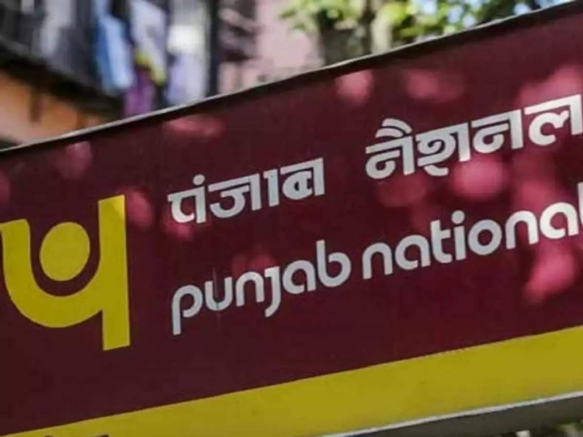 PNB के ग्राहकों को लगा बड़ा झटका! बैंक ने सेविंग्स अकाउंट पर ब्याज दरें घटाई