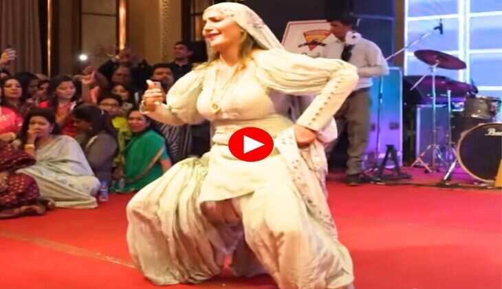 Sapna Choudhary :  खरबूजे सी जवानी पर सपना चौधरी ने दिखाया चढ़ती जवानी का जलवा, नहीं देखी होगी ऐसी परफोर्मेंस