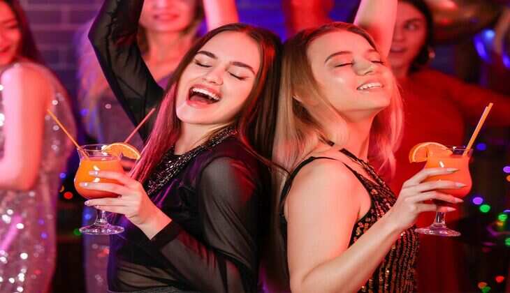 Delhi NCR की ये 10 जगहें पूरी रात रहती है रंगीन, विदेशों जैसा आएगी फील