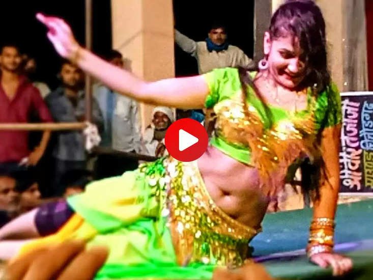 Rajasthani Dance Video : कड़कड़ाती ठंड में गोरी नागोरी ने स्टेज पर उतार फेंका दुपट्टा
