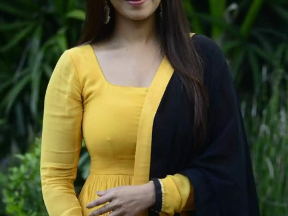 Devar Bhabhi Story : रात के 2 बजे विधवा भाभी के कमरे में घुस आया देवर, और फिर करने लगा...