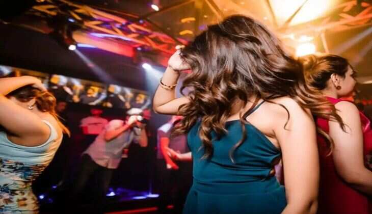 Delhi Night Life : दिल्ली में इन जगहों पर रात 10 बजे के बाद माहौल हो जाता है बेहद रंगीन