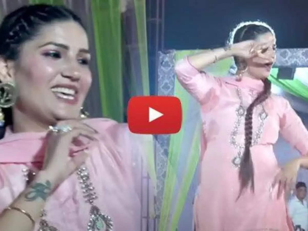Sapna Choudhary Video  स्टेज पर घाघरा पहन सपना चौधरी ने किया ऐसा डांस, फेंस ने नहीं झपकाई पलक