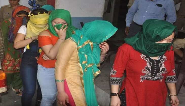 Bihar : पुलिस ने डाली रेड, होटल के कमरों में इस हालत में मिली 13 लड़कियां और 12 लड़के