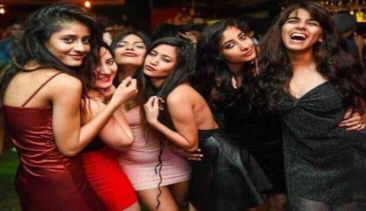 Delhi nightlife : राजधानी दिल्ली में इन जगहों पर सूरज ढलते ही माहौल हो जाता है गर्म, सुबह 4 बजे तक लोग करते हैं इंजॉय