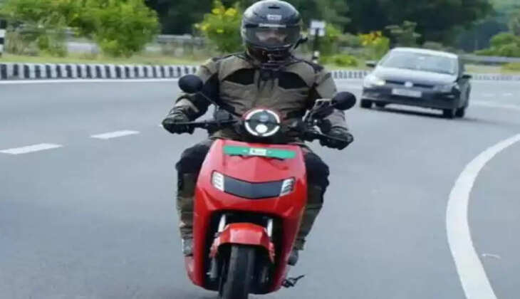इस शख्स ने इलेक्ट्रिक स्कूटर पर तय किया 4340km का सफर