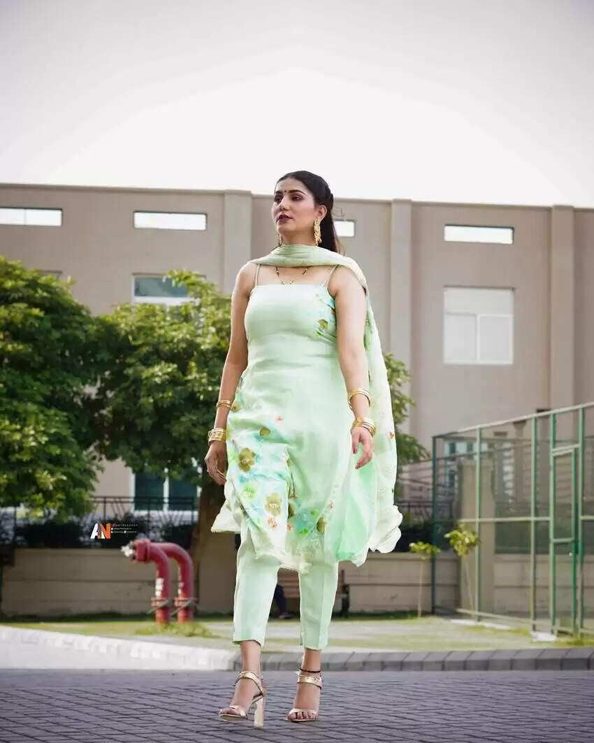 Sapna Choudhary photos : सपना चौधरी ने देसी अंदाज में करवाया फोटोशूट, देखकर फैंस दिल दे बैठे