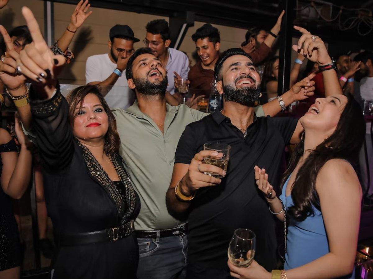 Goa Nightlife: नाइट लाइफ के लिए मशहूर है गोवा की ये 6 जगहें, 10 बजे के बाद यहां कभी नहीं होती रात