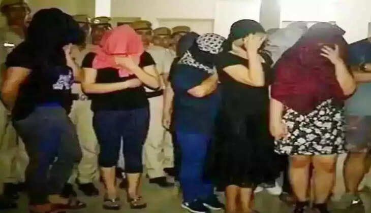 UP News : होटल में पुलिस की रेड, पकड़े गए 22 प्रेमी जोड़े