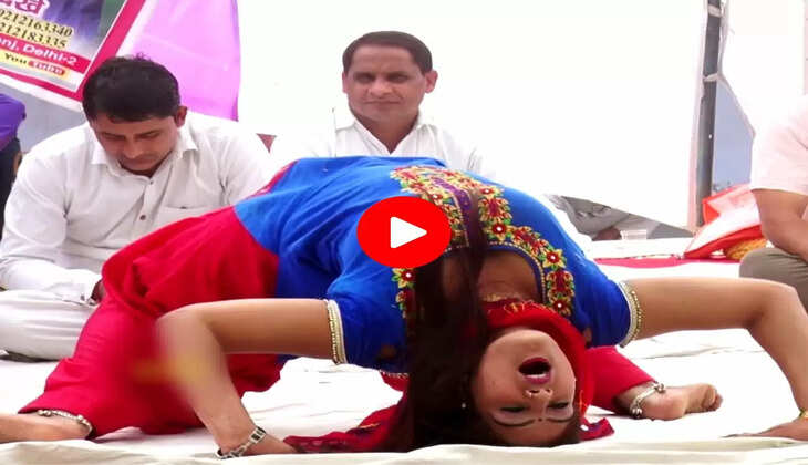 Monica Choudhary ने स्टेज पर भरी आहें, देख फ्लैट हुए फैंस