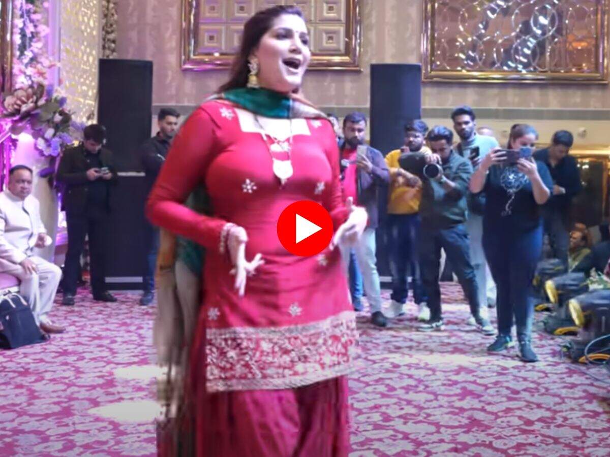 Sapna Choudhary Dance : सपना चौधरी ने शरीरतोड़ डांस से बढ़ा दी लोगों की हार्ट बीट, लपेटे पर लगाए ठुमके