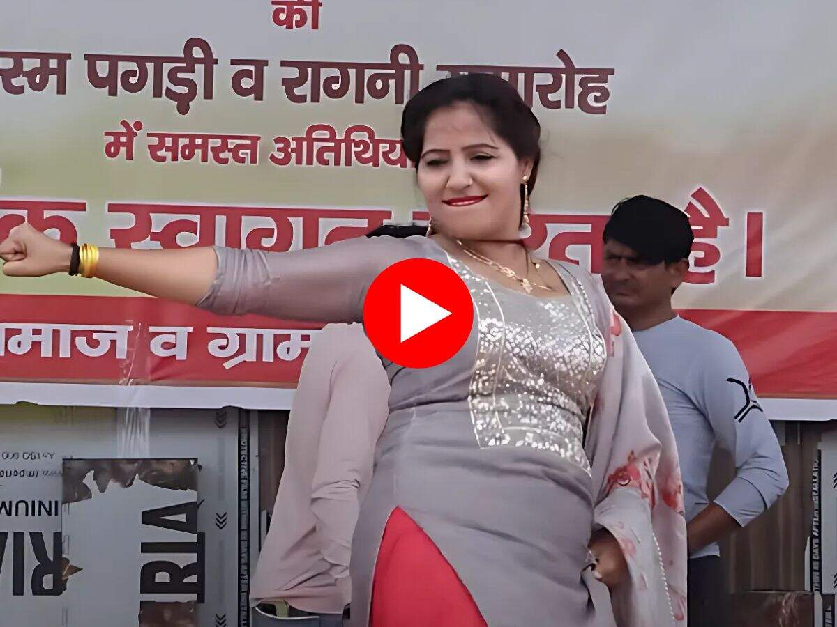 Rachna Tiwari Dance : रचना तिवारी के धमाकेदार डांस ने स्टेज पर मचाई आग, मूव्ज देख फैंस हुए दीवाने
