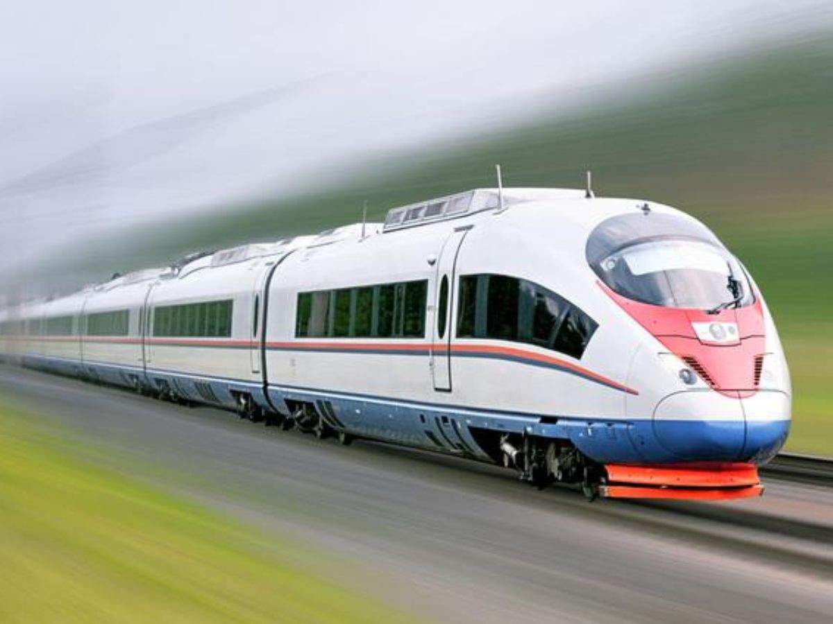 Indian Railway : रेल यात्रियों का मिनटों में होगा सफर, 300 की रफ्तार से दौड़ेंगी ट्रेने!