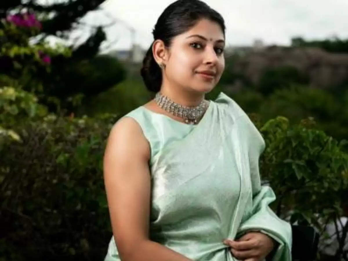 Beautiful IAS : खूबसूरती में हिरोइनों को पिछे छोड़ती, IAS Smita Sabharwal