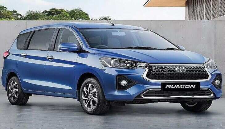 लोग धड़ाधड़ खरीद रहे हैं Toyota की ये कार, डिमांड ज्यादा होने के कारण रोकनी पड़ी बुकिंग
