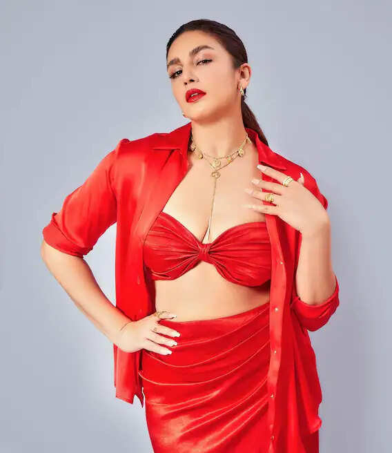 Huma Qureshi Hot Photos : हुमा कुरैशी ने करवाया हॉट फोटोशूट, फैंस का दिल करने लगा धक-धक 