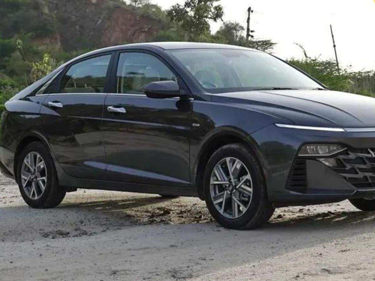 2 लाख में मिल रही Hyundai Verna, जानिये हर महीने कितनी चुकानी होगी EMI