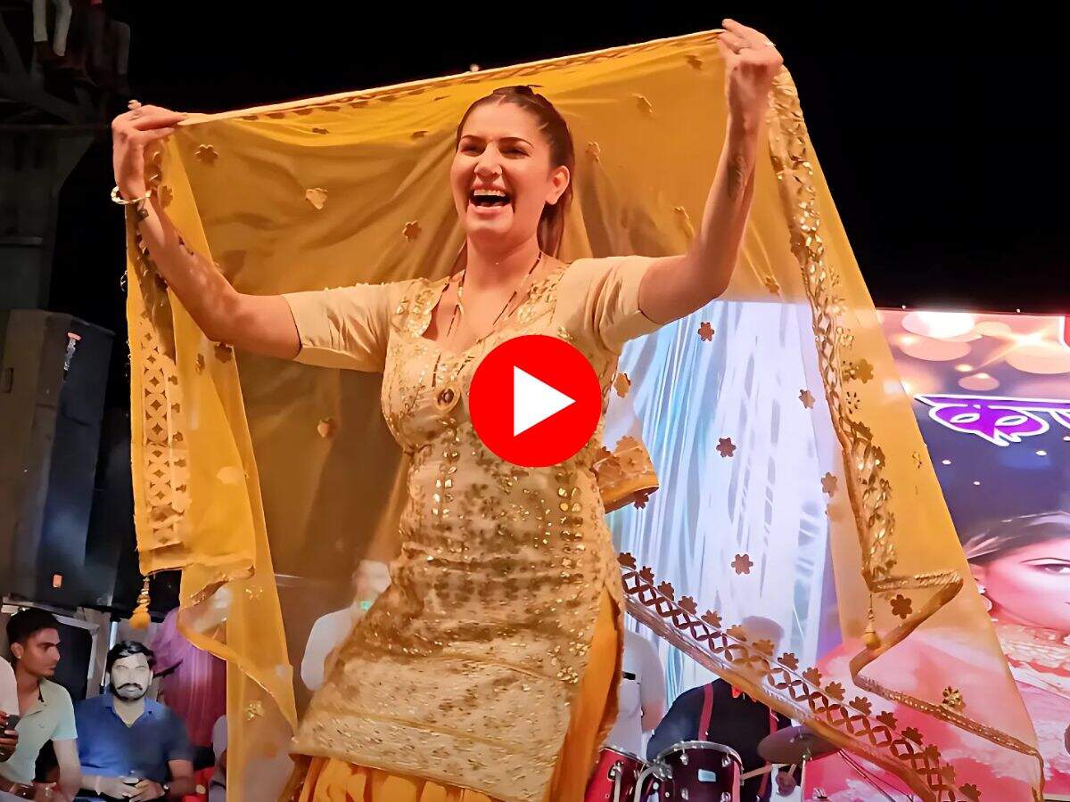 Sapna Choudhary Dance : सिर पर चुनरी रख सपना चौधरी ने मारे ठुमके, फैंस करने लगे वीडियो रिकॉर्ड