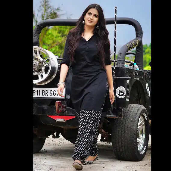 Pranjal Dahiya : प्रांजल दहिया की हॉटनेस देखकर फैंस बोले देदे लव डोज