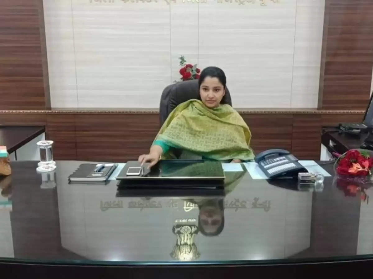 Success Story : सेल्फ स्टडी से पहले झटके में IAS बनी, Rukmini Riar