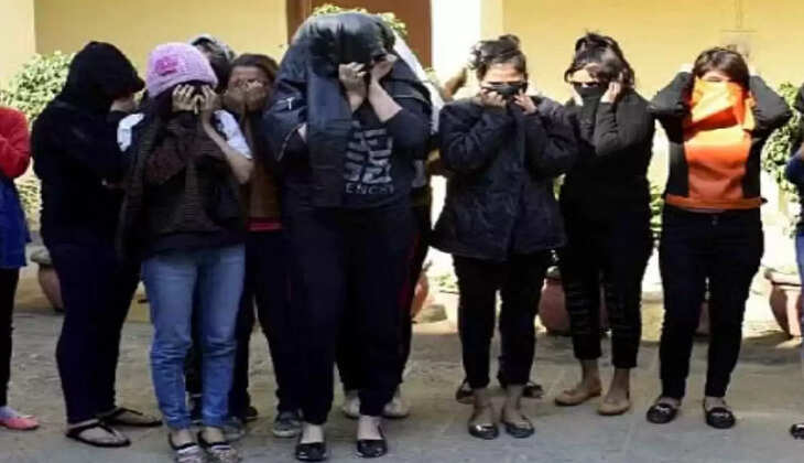 घर को बना रखा था OYO Hotel, पुलिस ने पकड़े 7 लड़के और लड़कियां