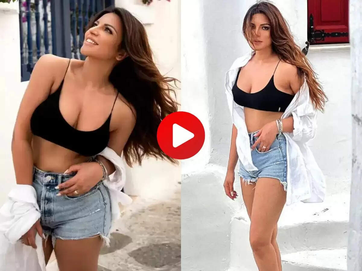 41 की उम्र में Shama Sikander ने पहनी ऐसी बैकलेस ड्रेस, देख लोगों के उड़े होश