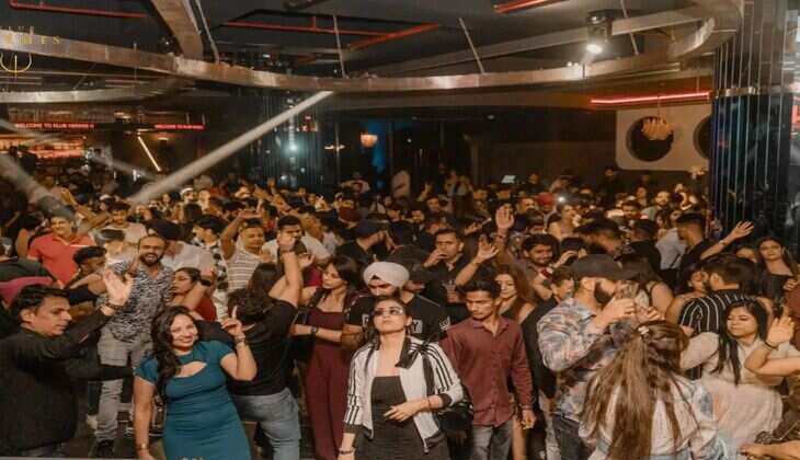 Delhi Nightlife : नाइटलाइफ के लिए मशहूर है दिल्ली की ये जगहें, विदेशों जैसा आएगा फील 