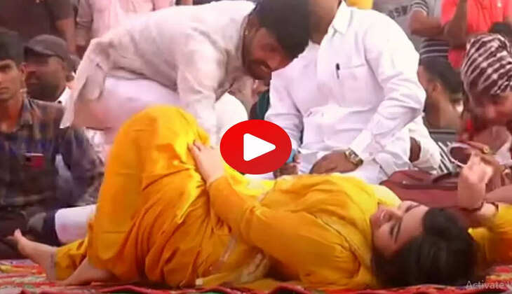 RC Upadhyay ने डांस के दौरान किए ऐसे-ऐसे इशारे, देख शर्मा गए लोग