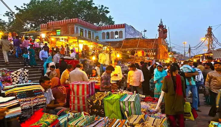 Delhi Markets : दिल्ली की इस मार्केट में कौड़ियों के दाम में मिलती हैं ये चीजें, 24 घंटे रहती है खूब भीड़