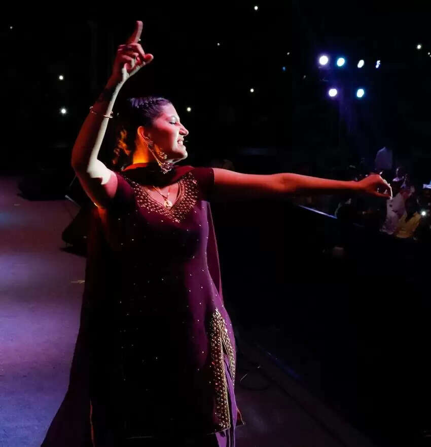 Sapna Choudhary photos : सपना चौधरी ने देसी अंदाज में करवाया फोटोशूट, देखकर फैंस दिल दे बैठे