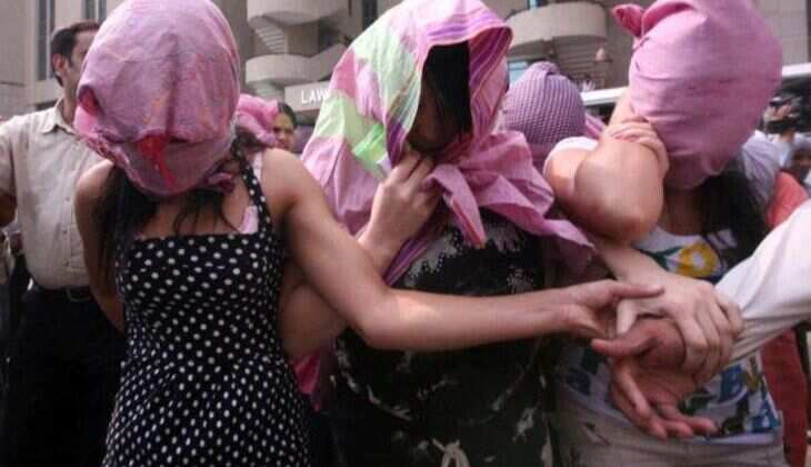 Noida Hotel : होटल में इस काम के लिए बाहर से बुलाई जाती थी लड़कियां, पुलिस ने किया पर्दाफाश 