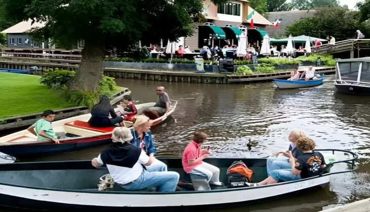 Village Without Roads : दुनिया की एक ऐसी इकलौती जगह जहां ना कोई सड़क, ना कोई कार, ना बाइक