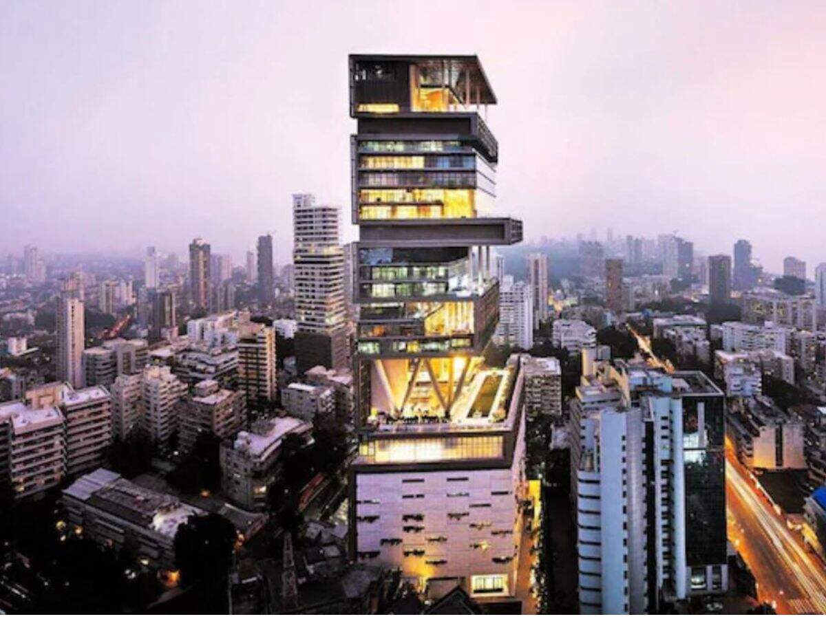 Mukesh Ambani House : मुकेश अंबानी के घर में 6 फ्लोर पर केवल पार्किंग, अंदर ही सिनेमा हॉल, जानिए कुल कितने है कमरे