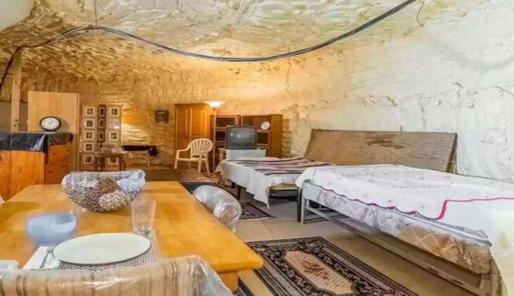 जमीन के अंदर मिला 80 लाख रुपये का सामान, बिजली पानी की थी सुविधा