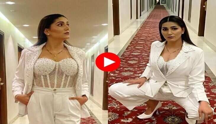 Sapna Choudhary Dance : टाईट सूट में सपना चौधरी उछल उछलकर लगाए ठुमकें, फैंस भूले होश