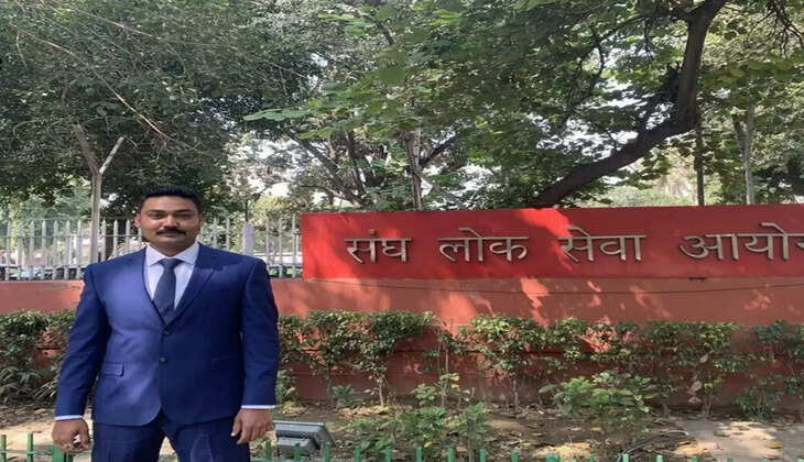 गरीब टैक्सी ड्राइवर के बेटे ने हासिल किया सबसे बड़ा मुकाम, दिल्ली आने के भी नहीं थे पैसे, ऐसे बना IAS