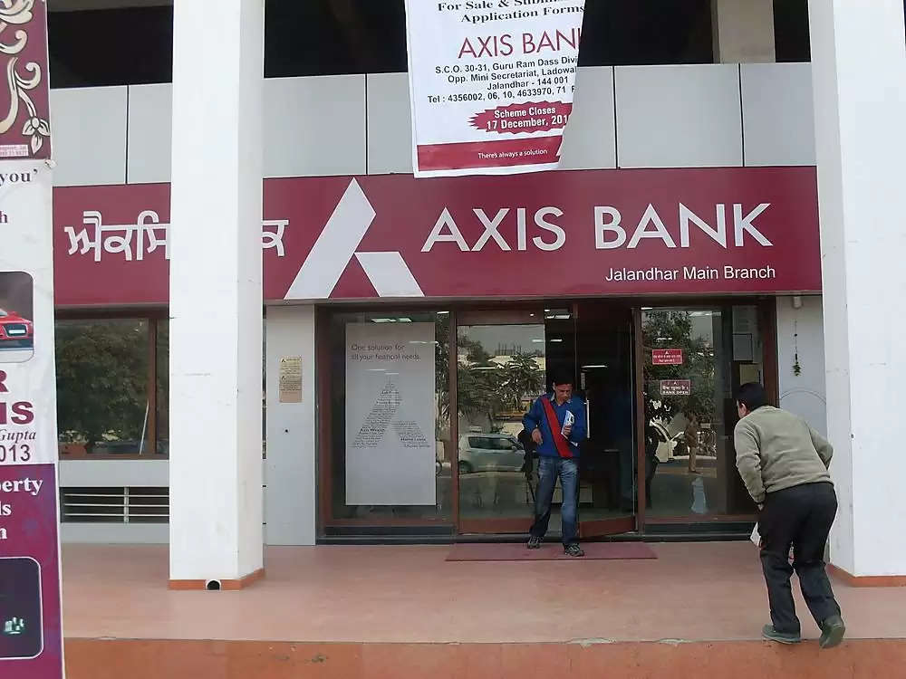 Bank News : ग्राहकों को झटका! इस बैंक ने बढ़ाए चार्ज