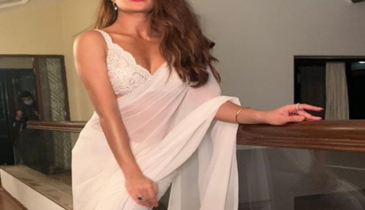 The girl going to learn dance told that her dance teacher pretended to be in love with her and then turned on the camera and recorded photos and videos while having a relationship with her and now he is blackmailing her.