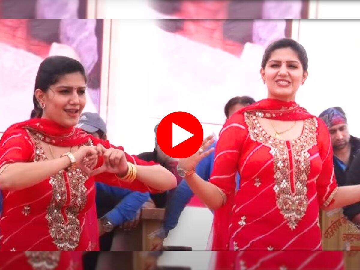 Sapna Choudhary Dance : सपना चौधरी ने स्टेज पर काटा गदर, अदाओं से गर्म कर दिया माहौल