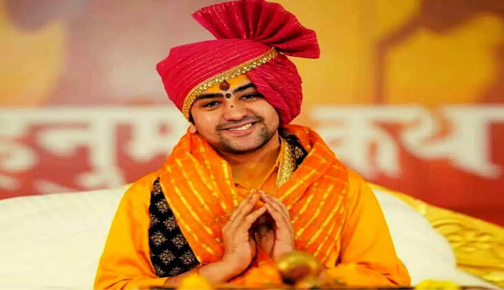 Bageshwar Dham Sarkar: ट्रेन में बिना टिकट के यात्रा करते पकड़े गए बागेश्वर  धाम सरकार! टीटी ने किया ये काम